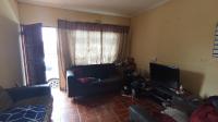 Lounges - 9 square meters of property in Lovu