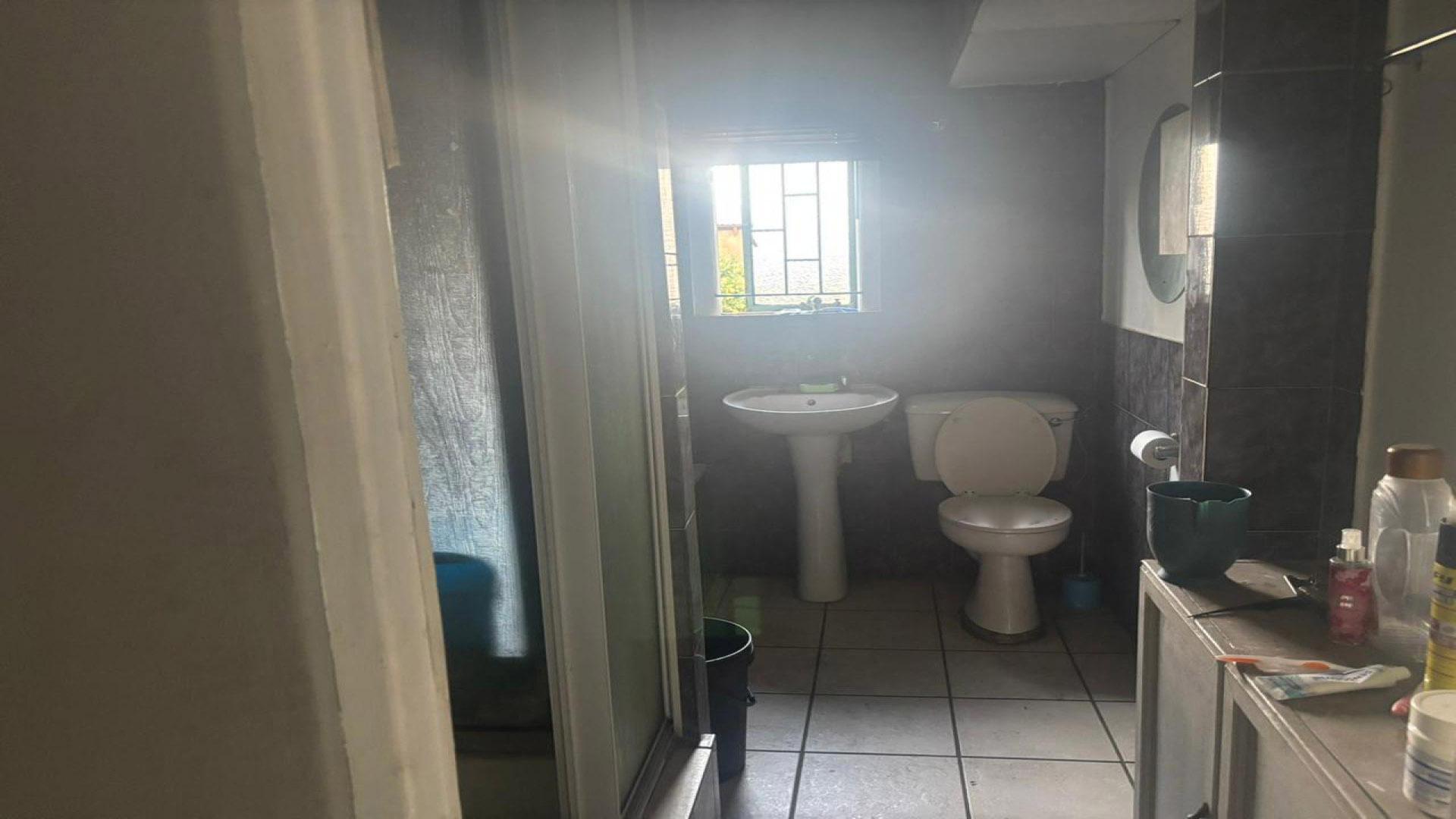 Bathroom 1 of property in Vanderbijlpark