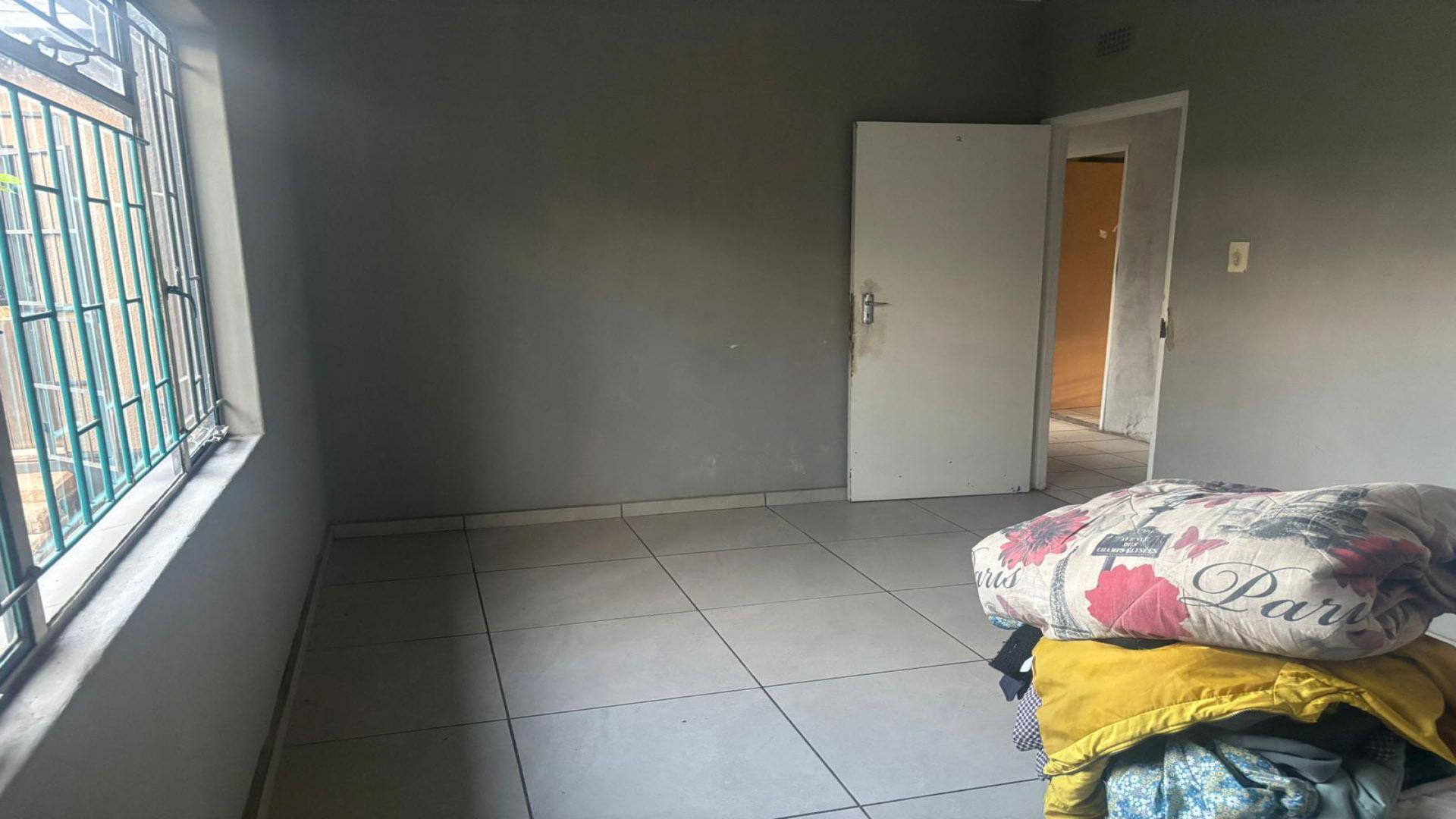 Bed Room 1 of property in Vanderbijlpark