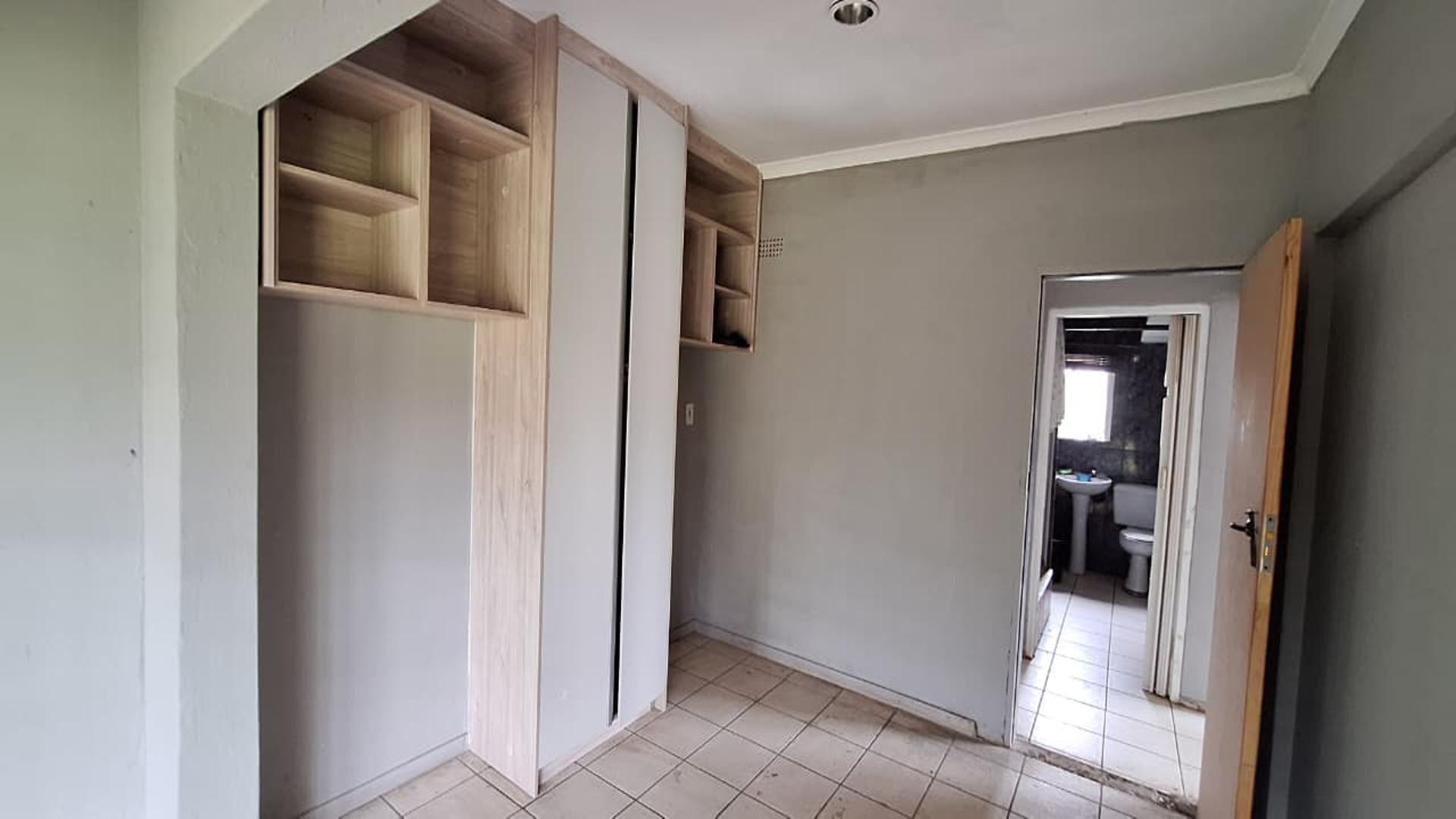 Bed Room 2 - 17 square meters of property in Vanderbijlpark