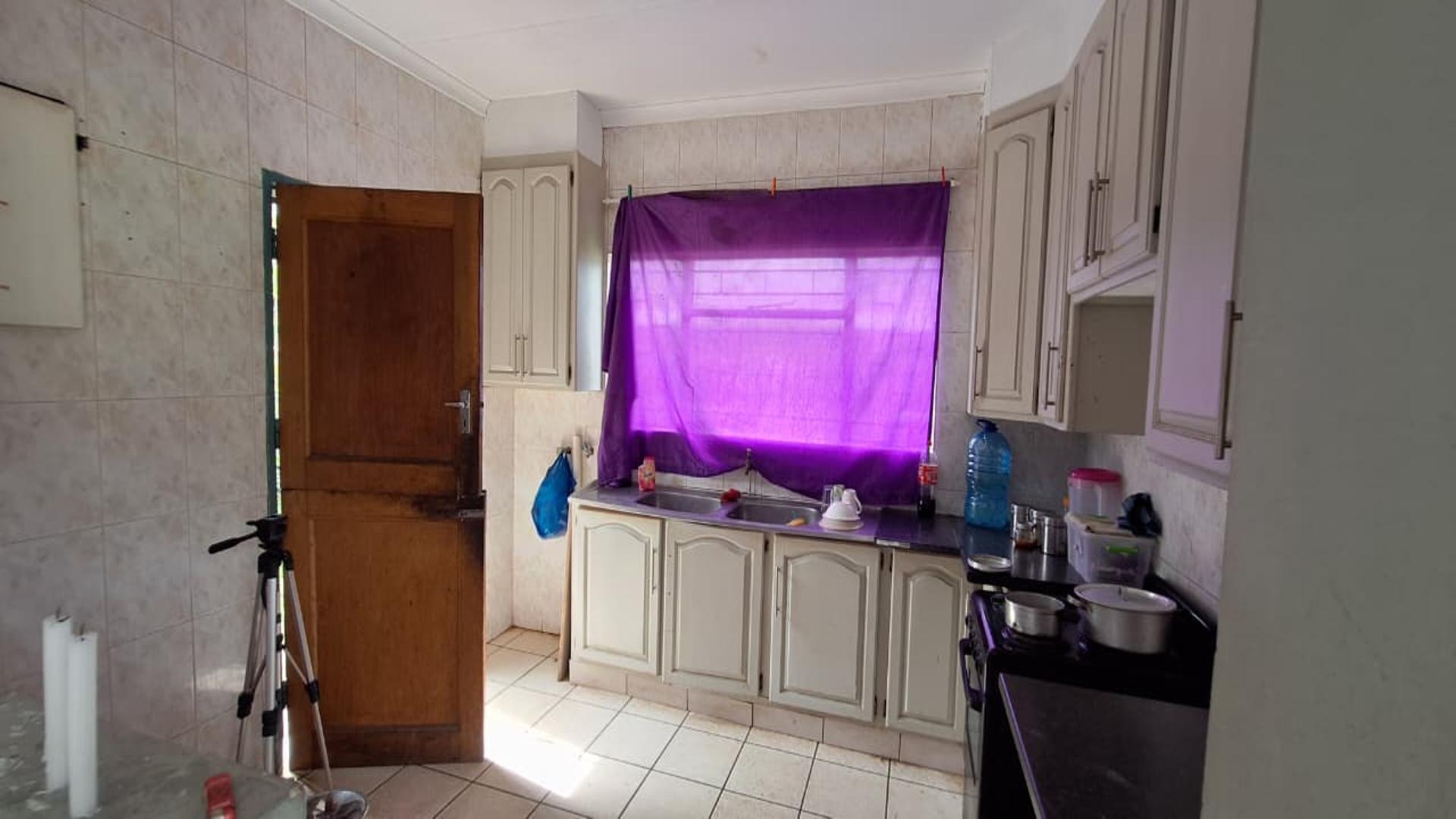 Kitchen - 11 square meters of property in Vanderbijlpark