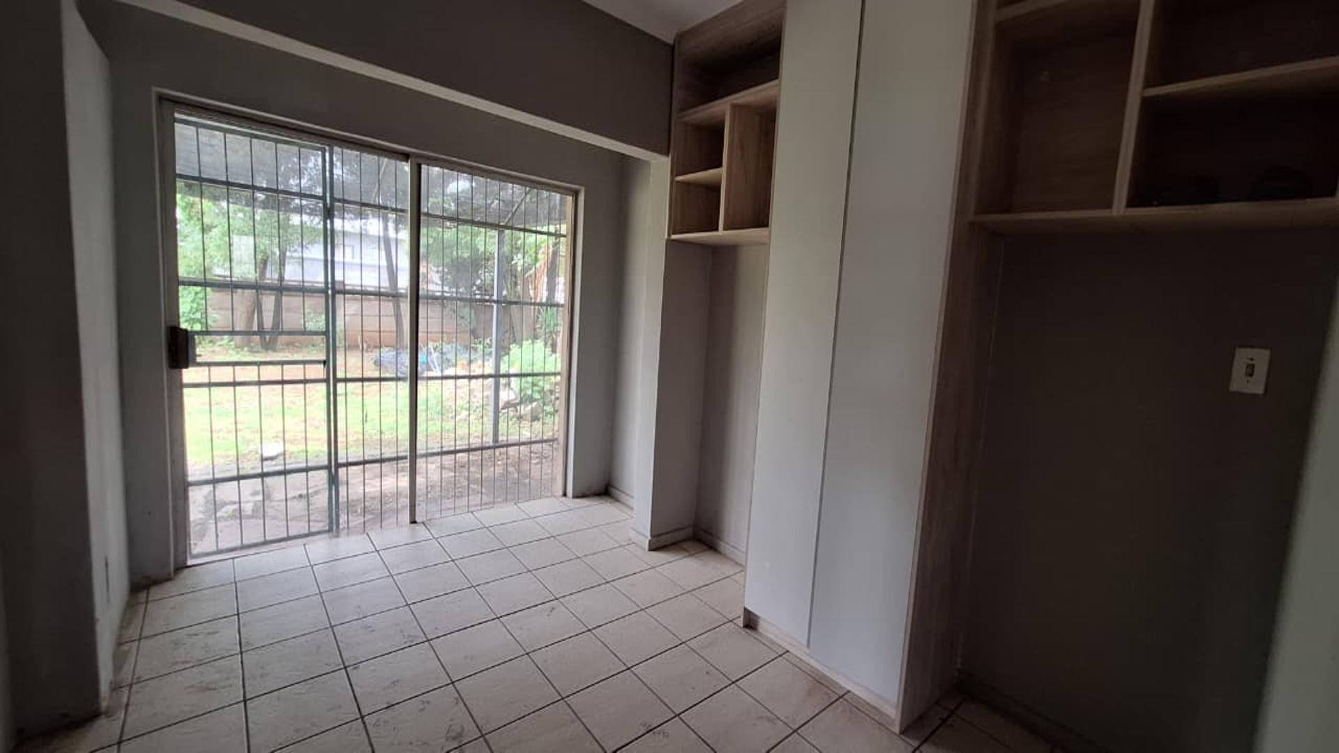 Bed Room 2 - 17 square meters of property in Vanderbijlpark