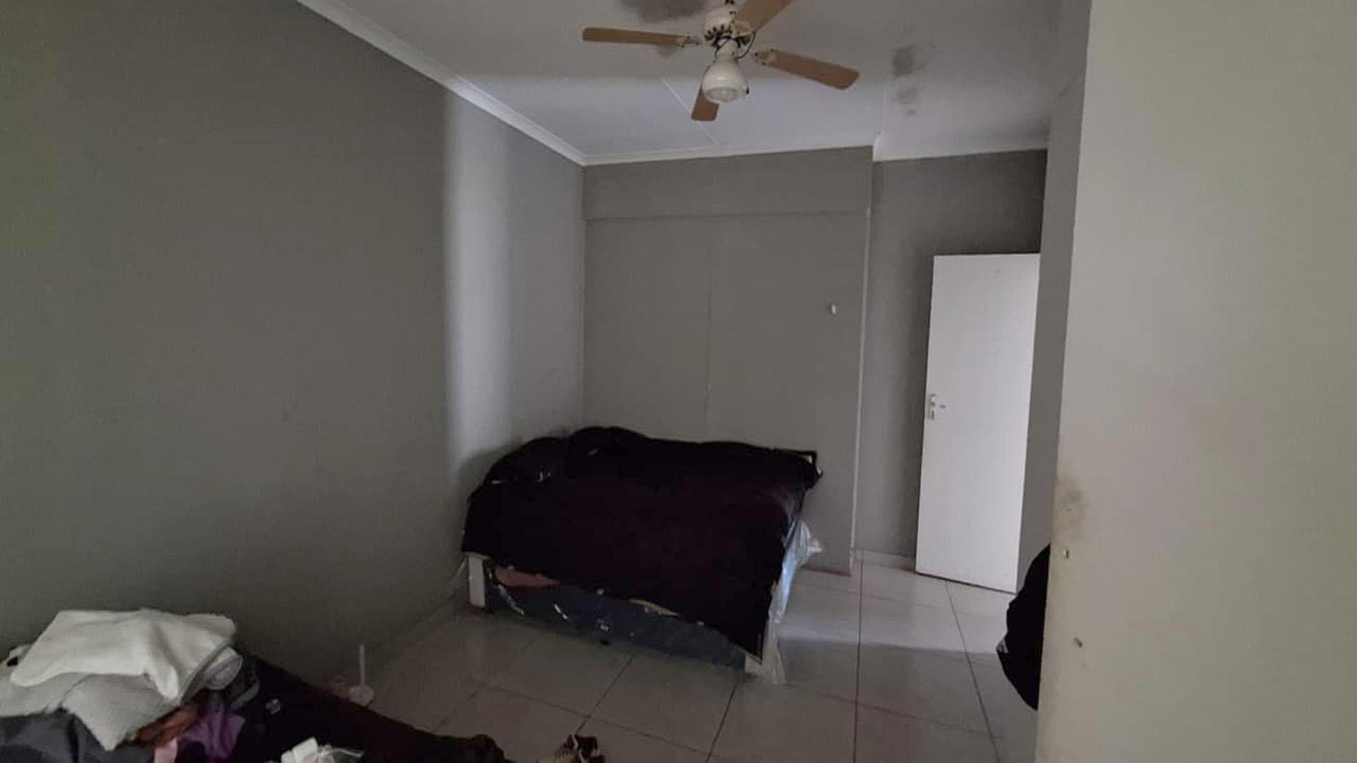 Bed Room 4 - 19 square meters of property in Vanderbijlpark
