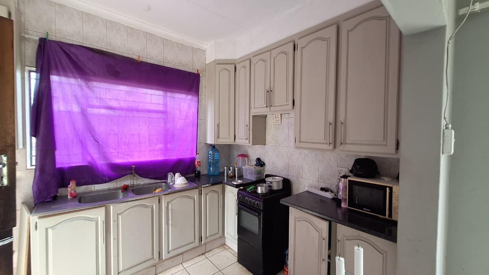 Kitchen - 11 square meters of property in Vanderbijlpark