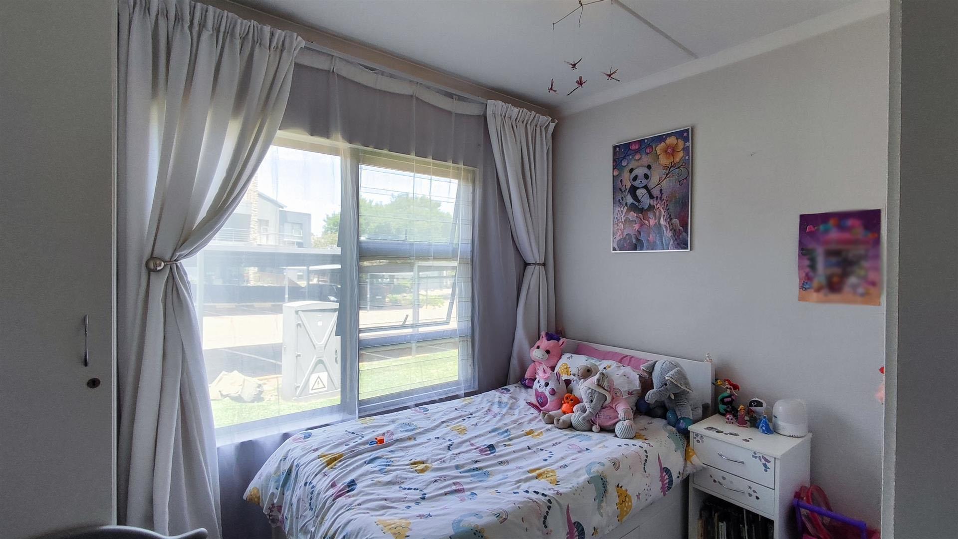 Bed Room 1 - 11 square meters of property in Greenstone Hill