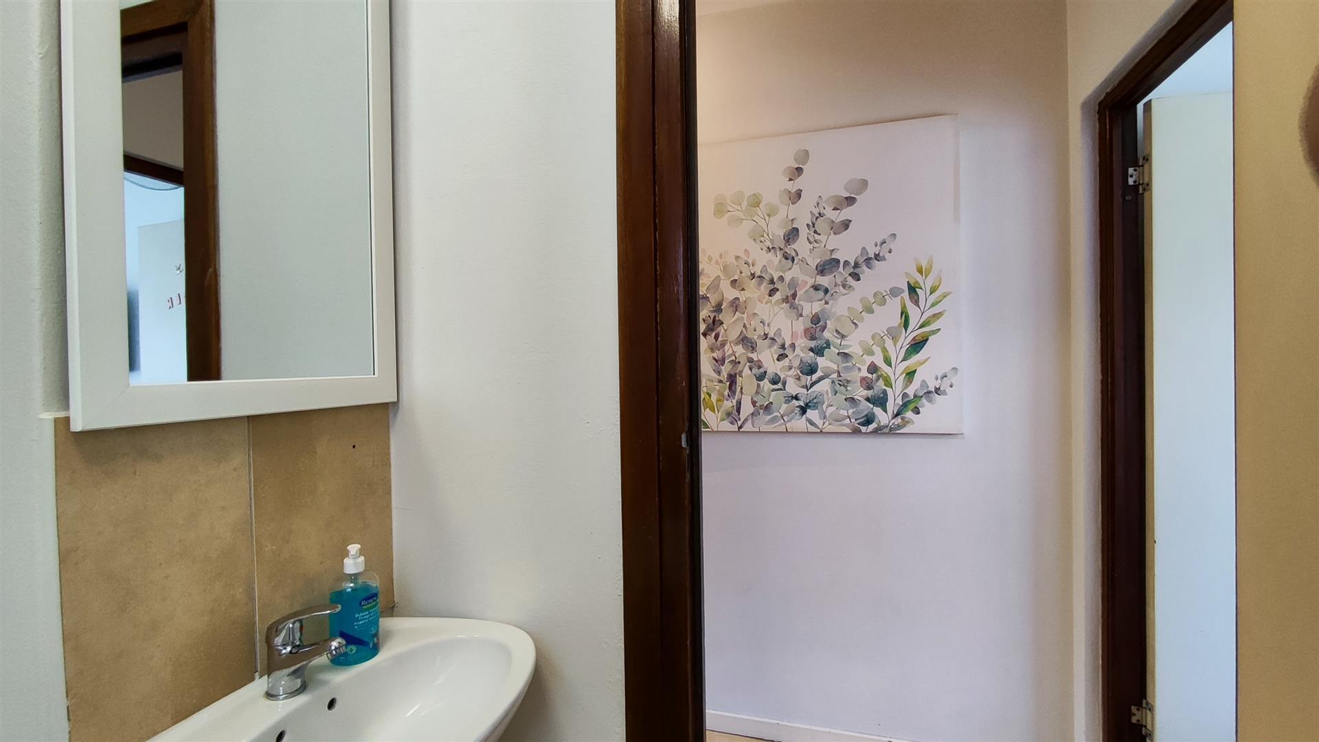 Bathroom 1 - 4 square meters of property in Greenstone Hill