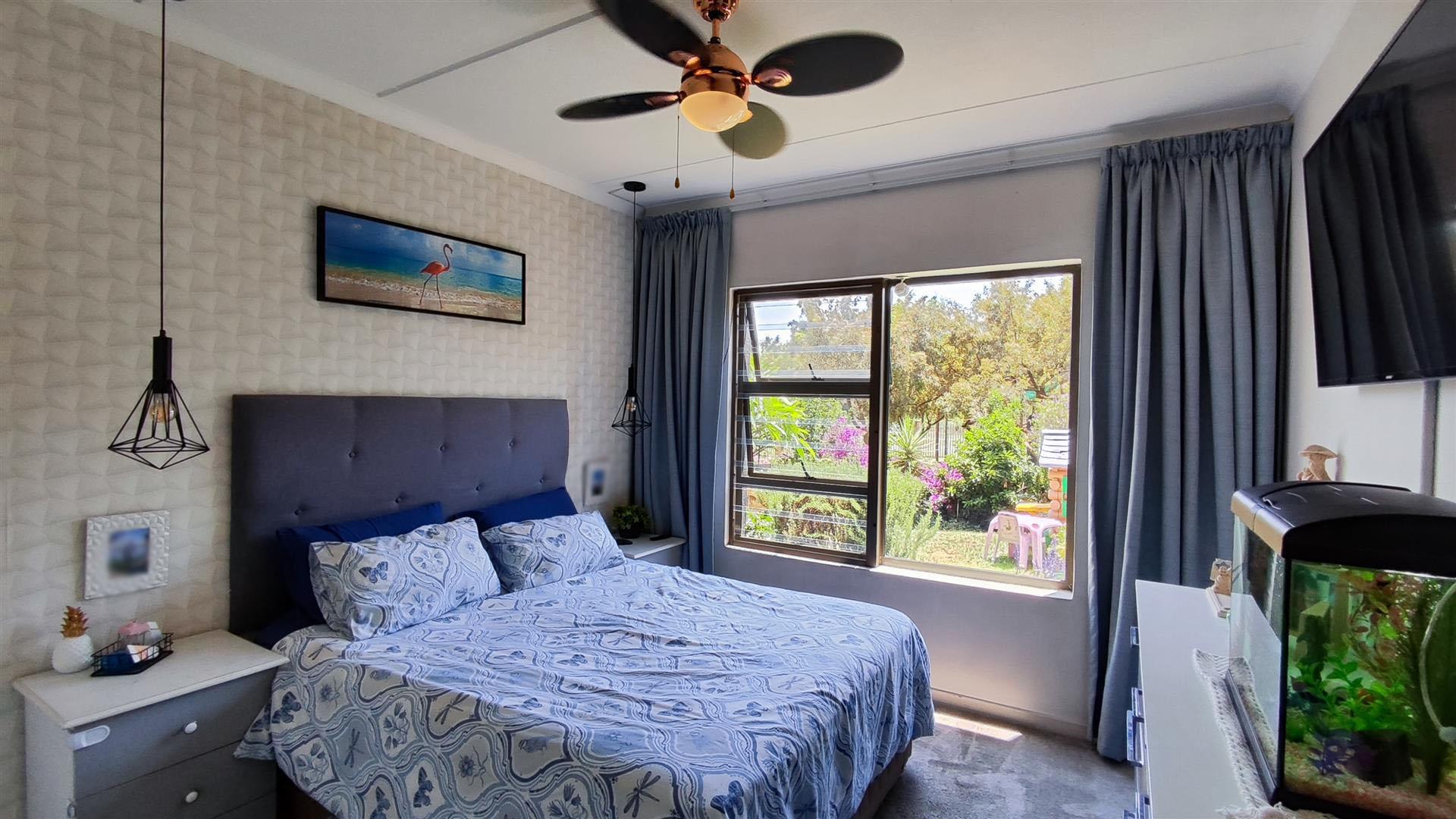 Main Bedroom - 17 square meters of property in Greenstone Hill