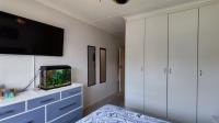 Main Bedroom - 17 square meters of property in Greenstone Hill