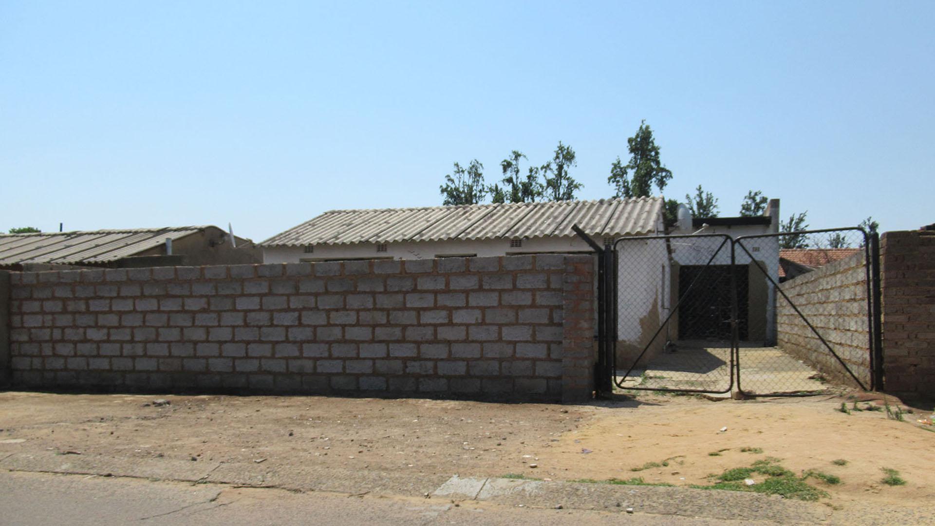 Front View of property in Emdeni South