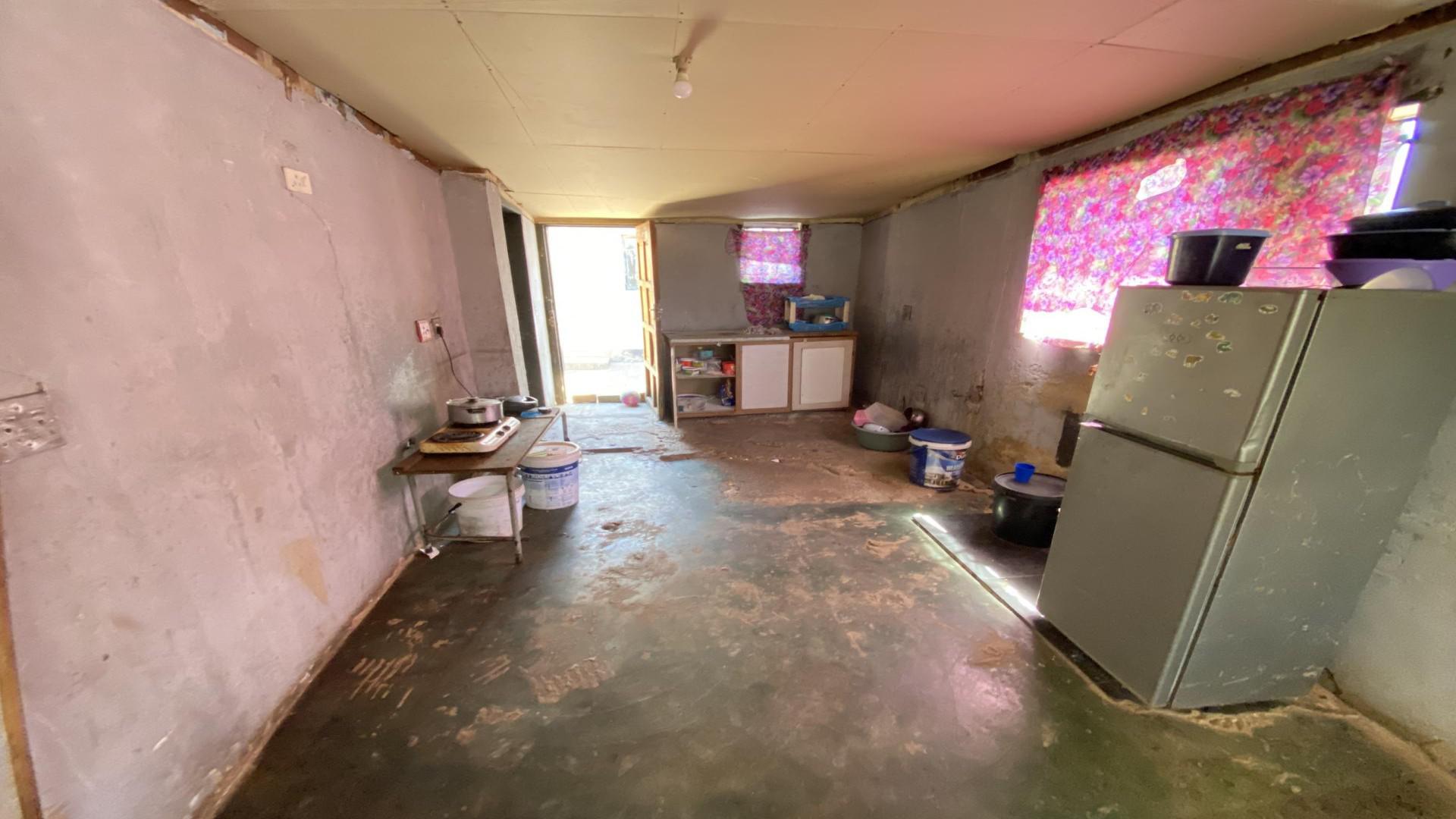 Kitchen of property in Emdeni South