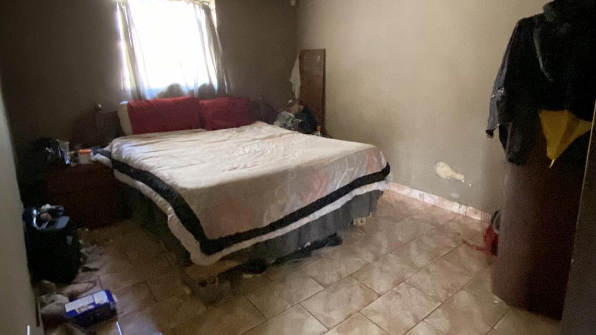 Bed Room 1 of property in Emdeni South