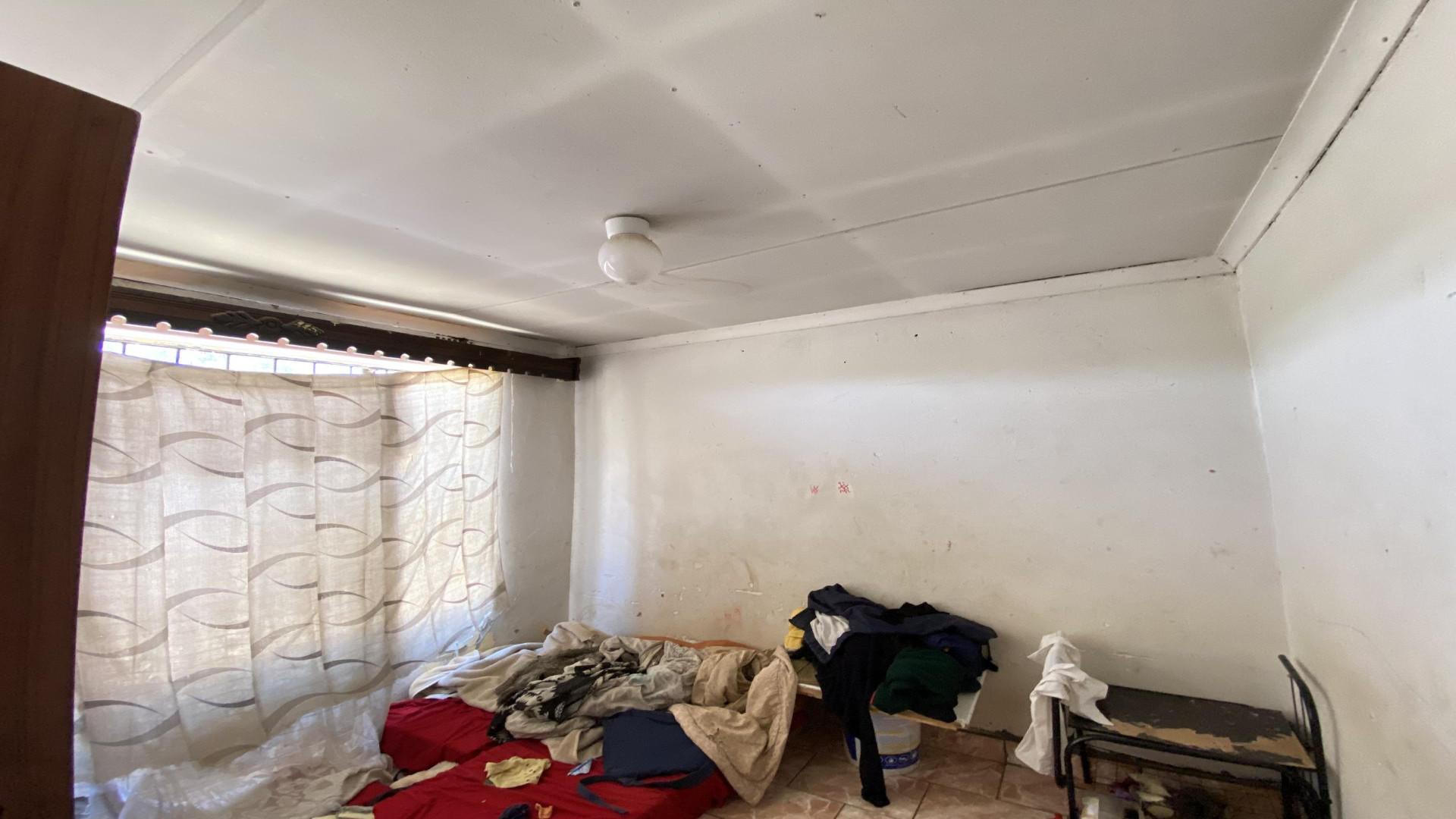 Bed Room 2 of property in Emdeni South