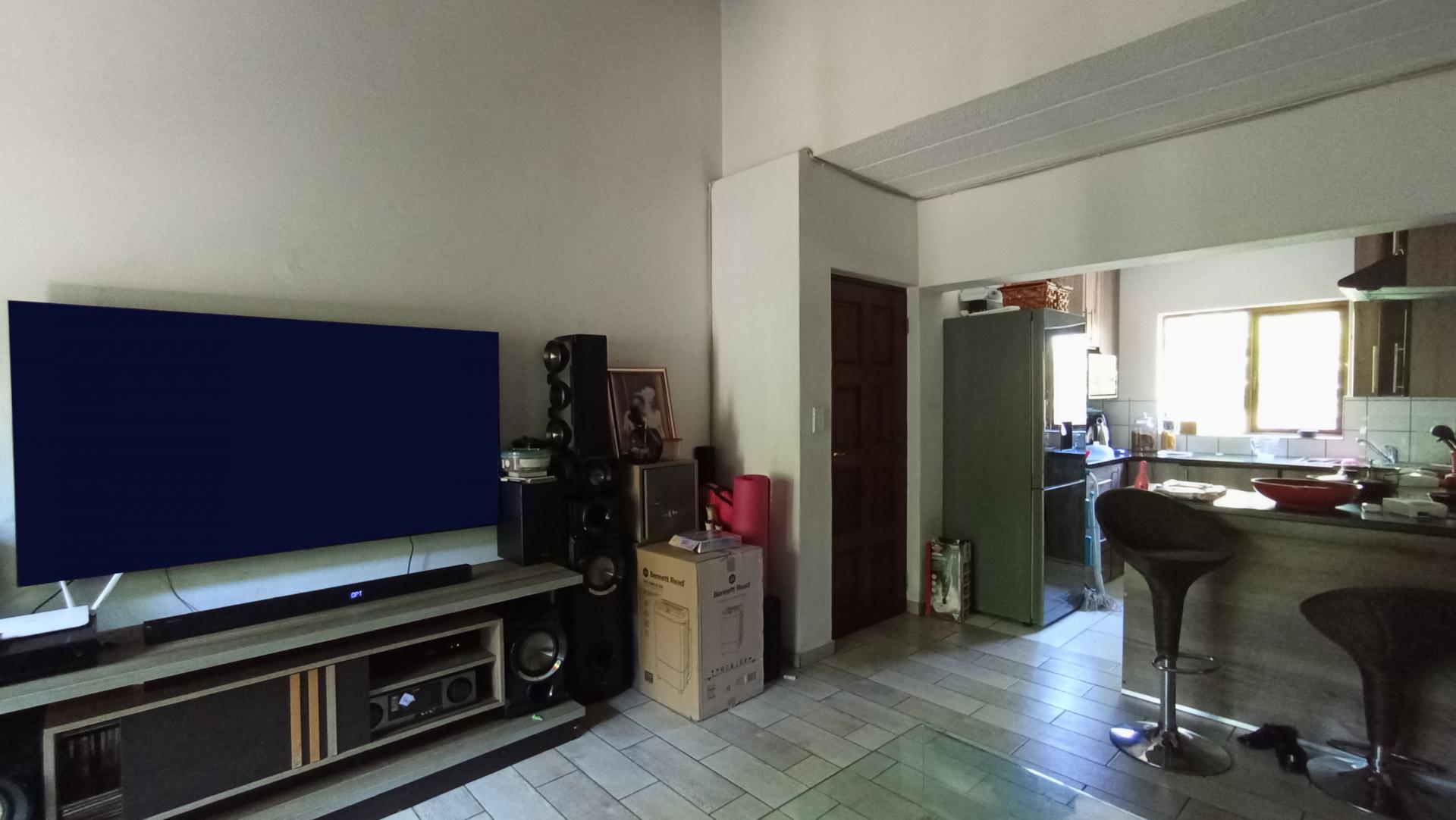 Lounges - 15 square meters of property in Jukskei Park