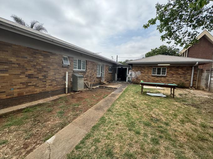 3 Bedroom House to Rent in Florida - Property to rent - MR695168