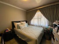 Bed Room 1 of property in Die Hoewes