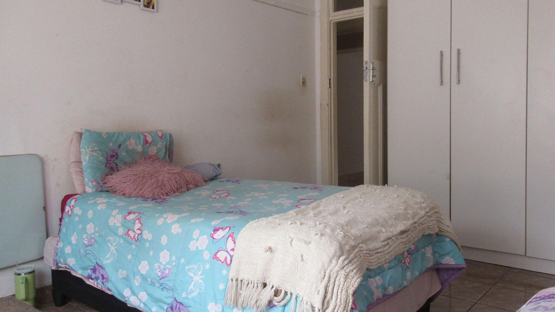 Bed Room 2 - 20 square meters of property in Florida