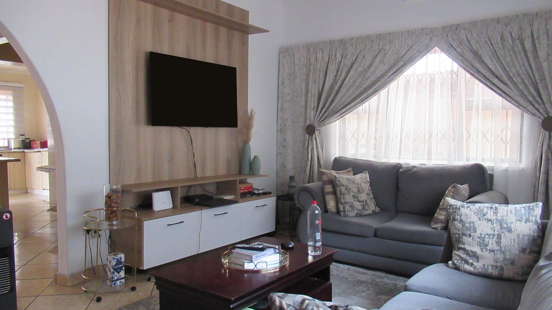 Lounges - 22 square meters of property in Florida