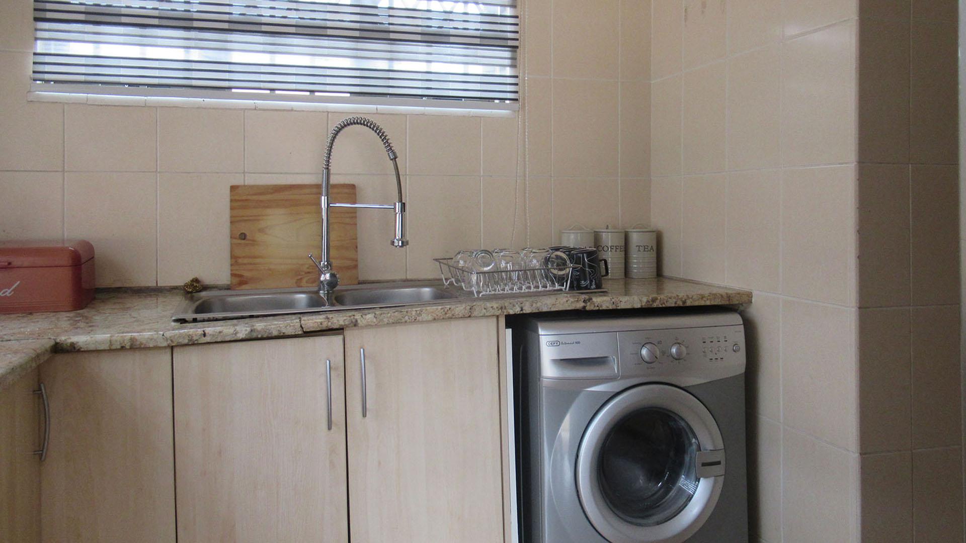 Scullery - 9 square meters of property in Florida