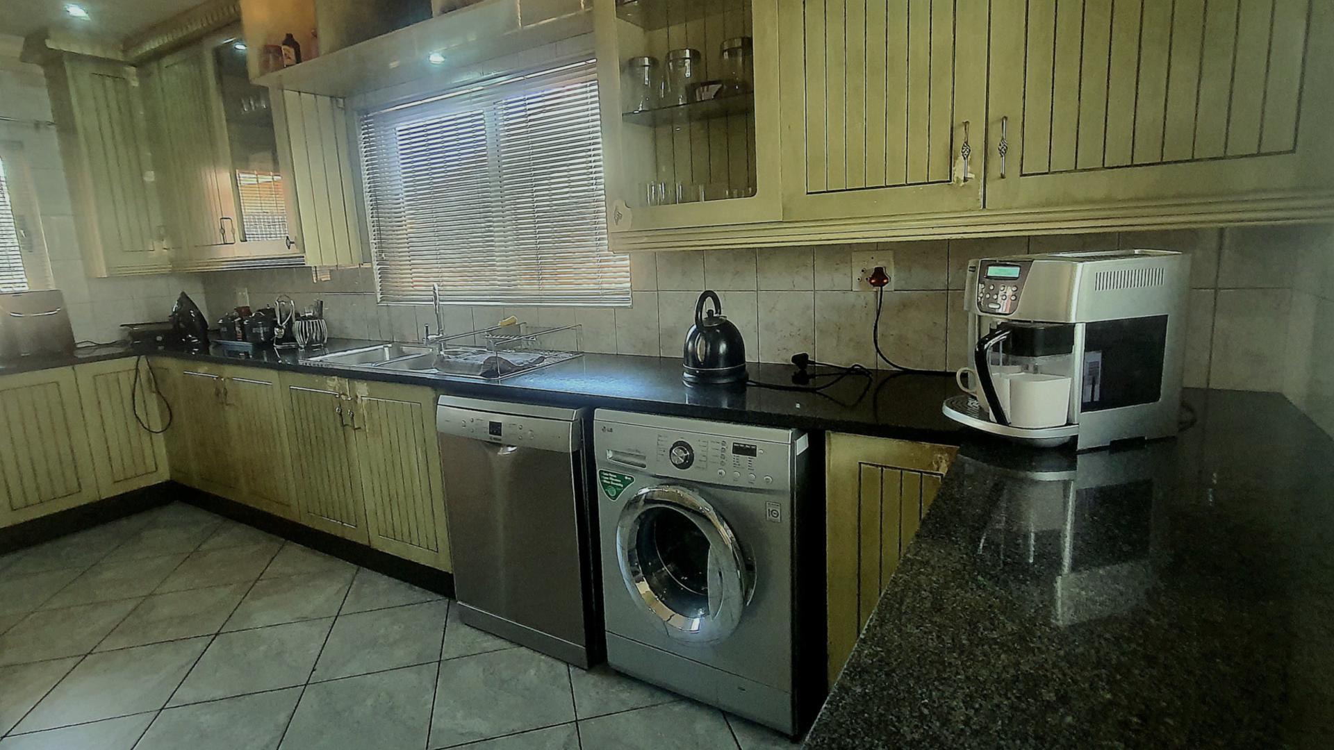 Kitchen of property in Verwoerdpark