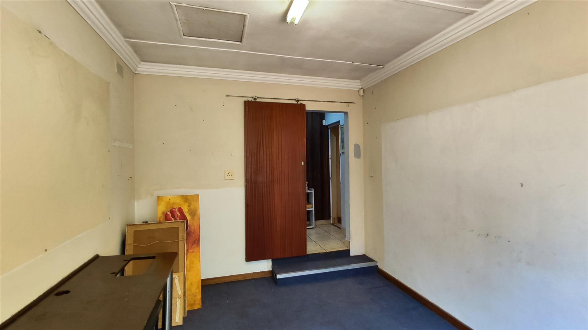 Bed Room 2 - 13 square meters of property in Verwoerdpark