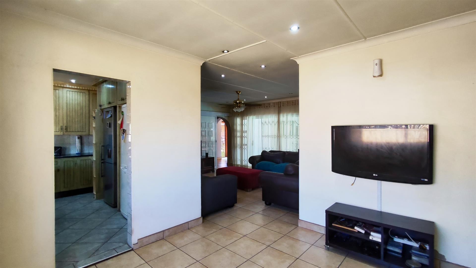 Dining Room - 14 square meters of property in Verwoerdpark