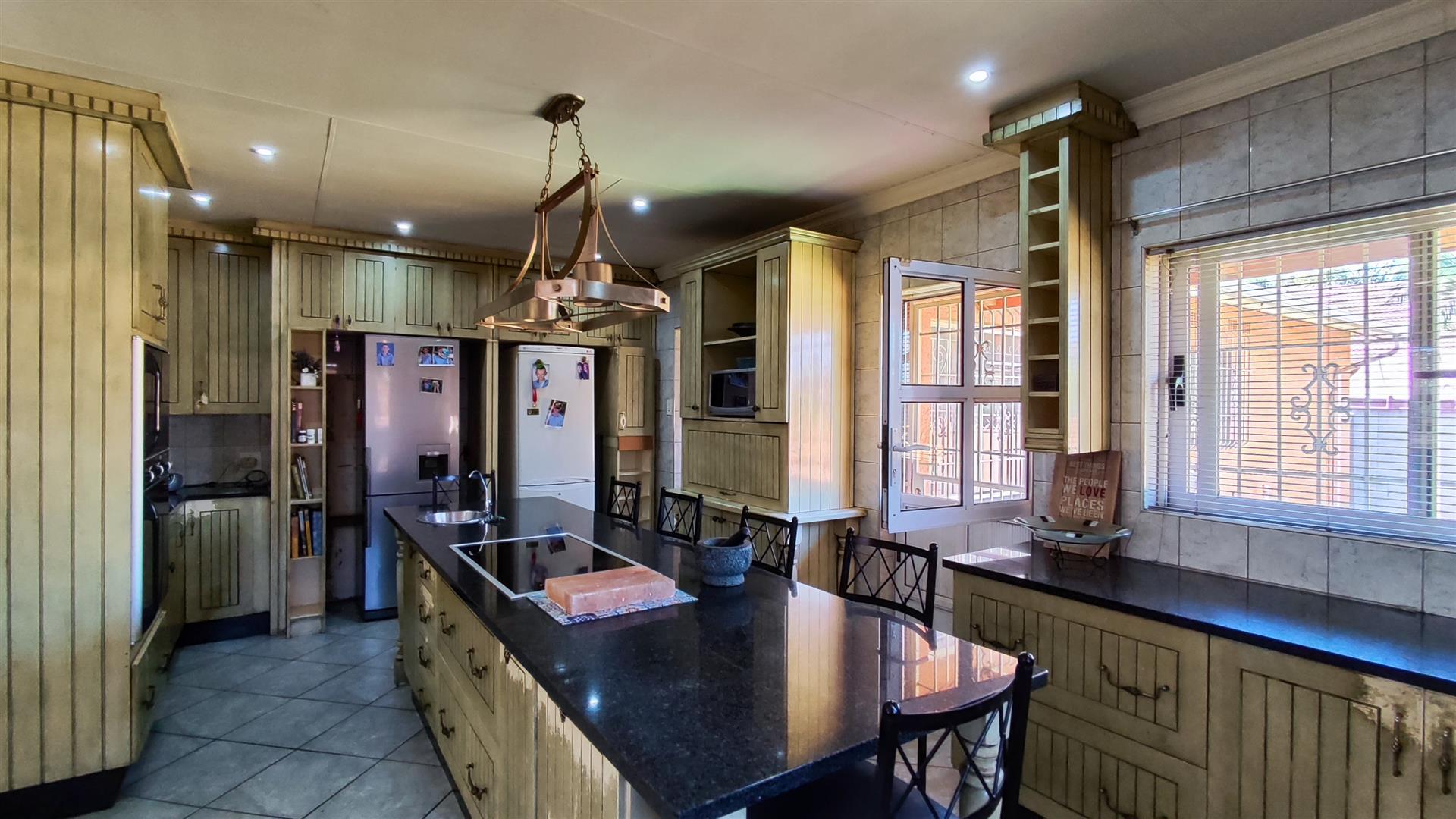 Kitchen - 26 square meters of property in Verwoerdpark