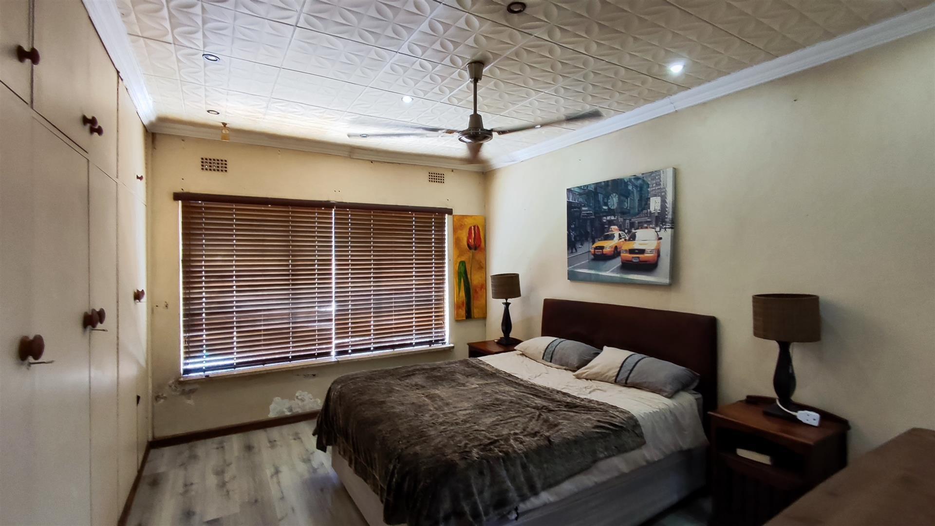 Main Bedroom - 21 square meters of property in Verwoerdpark