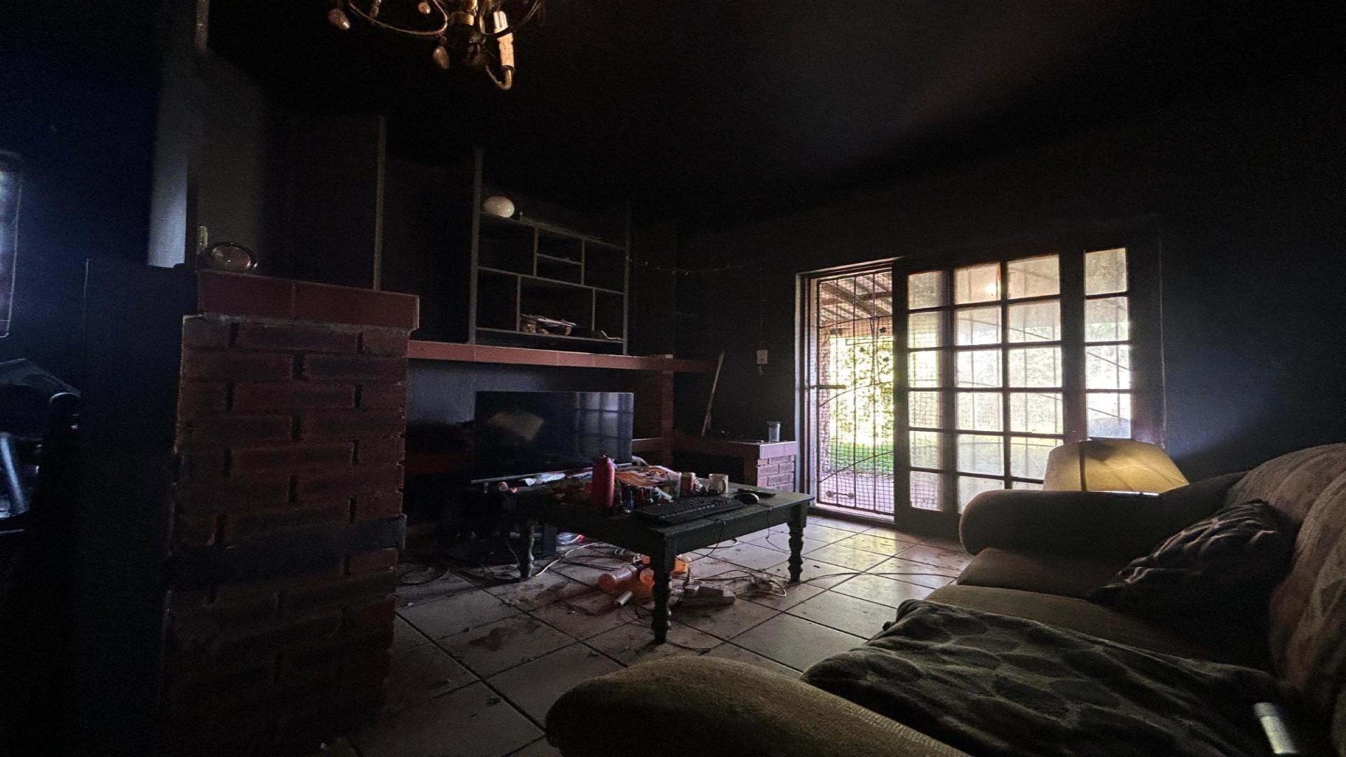 Lounges of property in Crestview