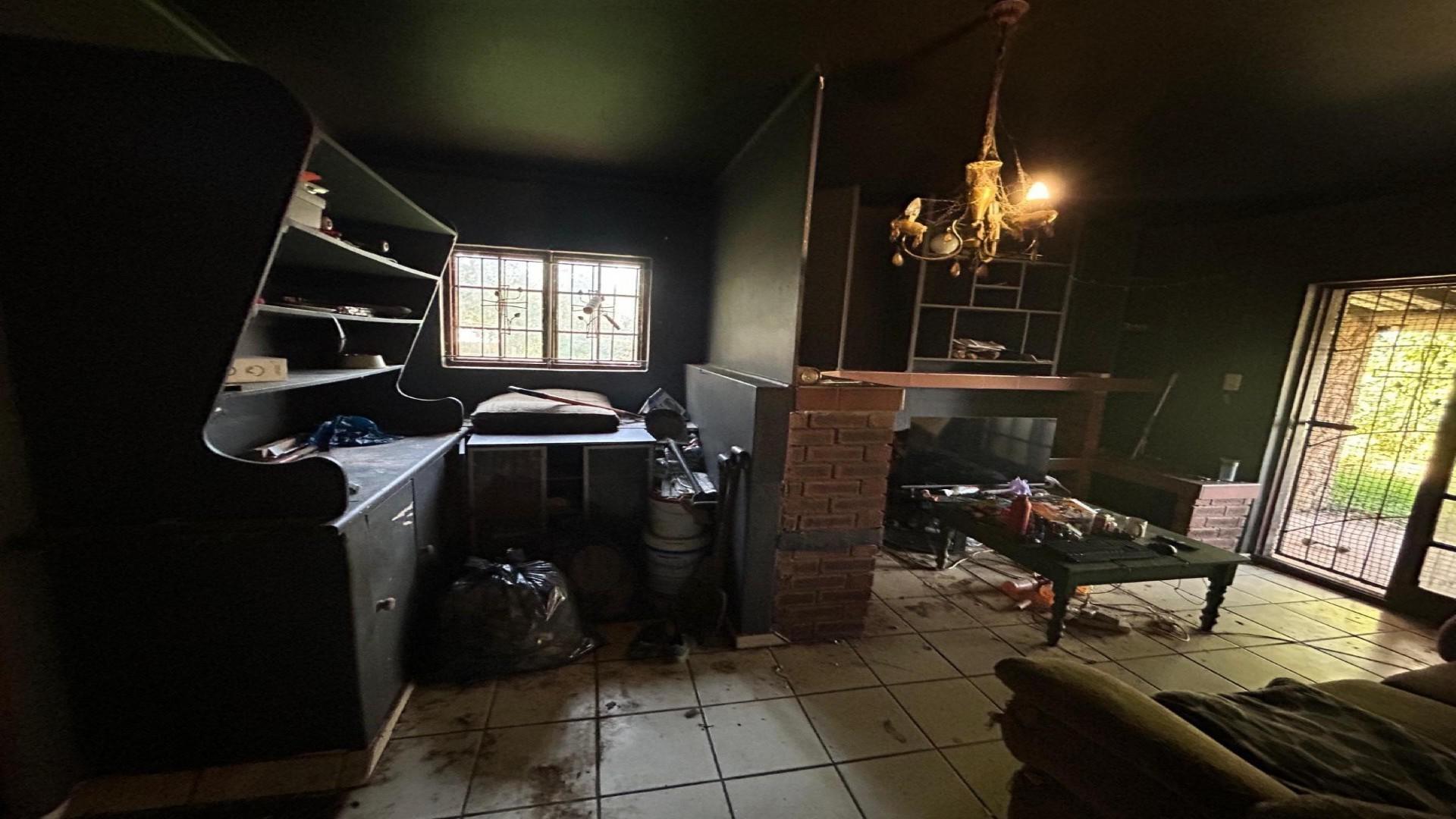 Lounges of property in Crestview