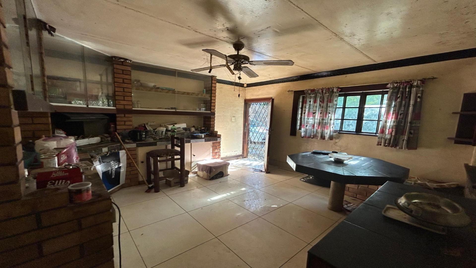 Spaces of property in Crestview