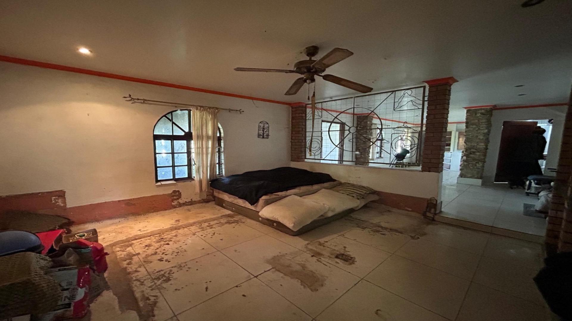 Lounges of property in Crestview