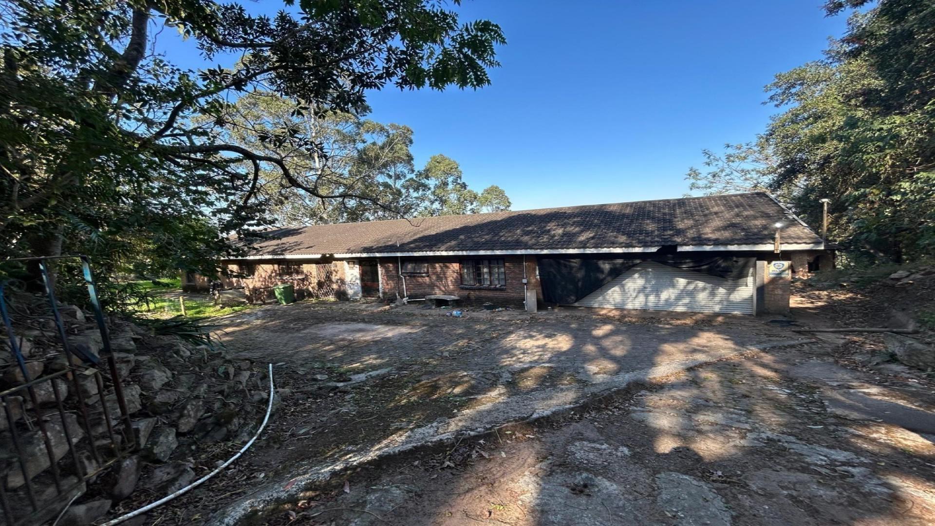 Front View of property in Crestview