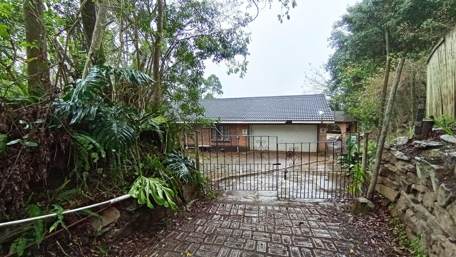 Front View of property in Crestview