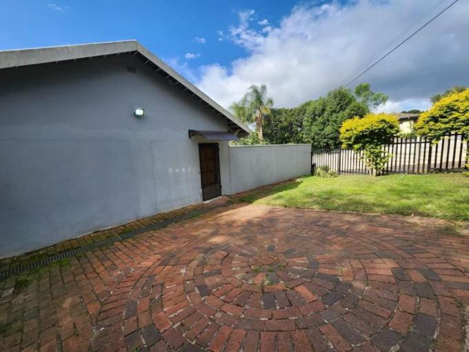 2 Bedroom Apartment to Rent in Kloof  - Property to rent - MR695191