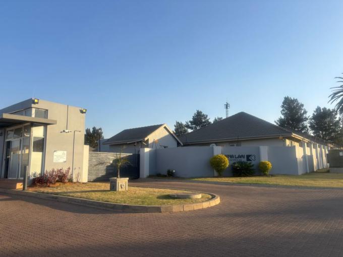 3 Bedroom Simplex for Sale For Sale in Hoeveldpark - MR695197