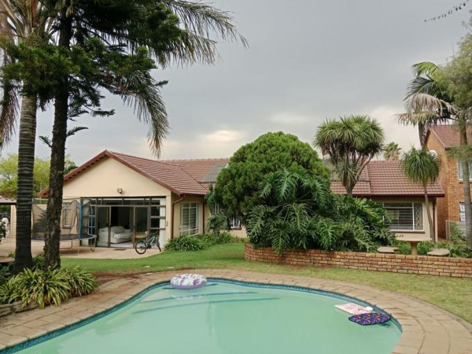 4 Bedroom House for Sale For Sale in Brackenhurst - MR695199