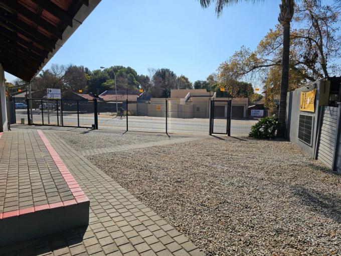 Commercial for Sale For Sale in Rooihuiskraal - MR695205
