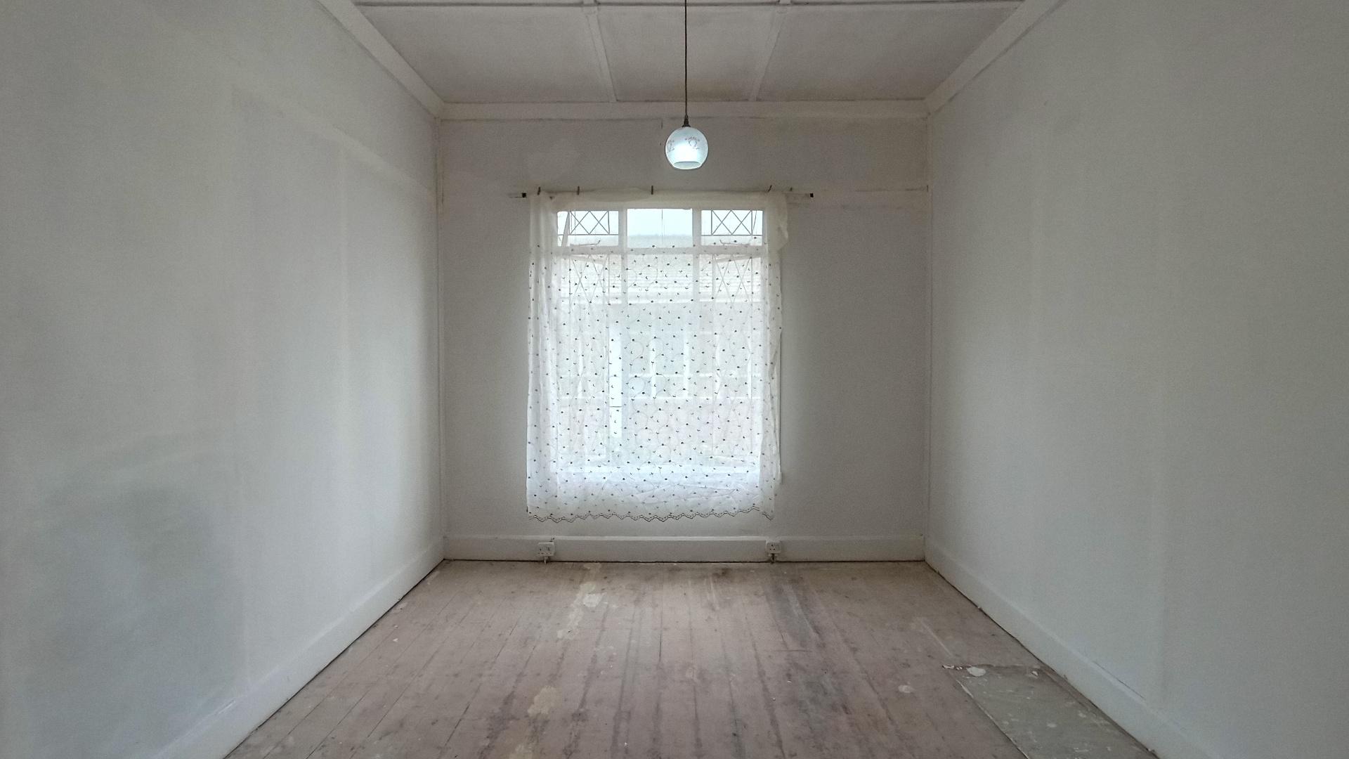 Bed Room 1 - 15 square meters of property in Mount Vernon 