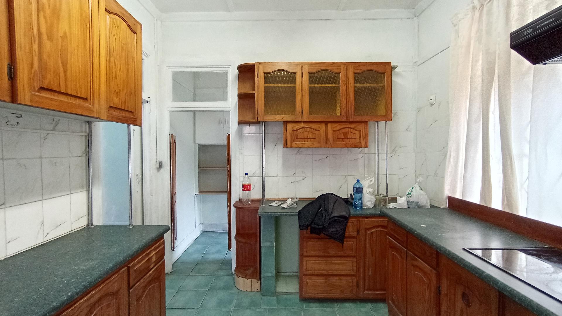 Kitchen - 24 square meters of property in Mount Vernon 