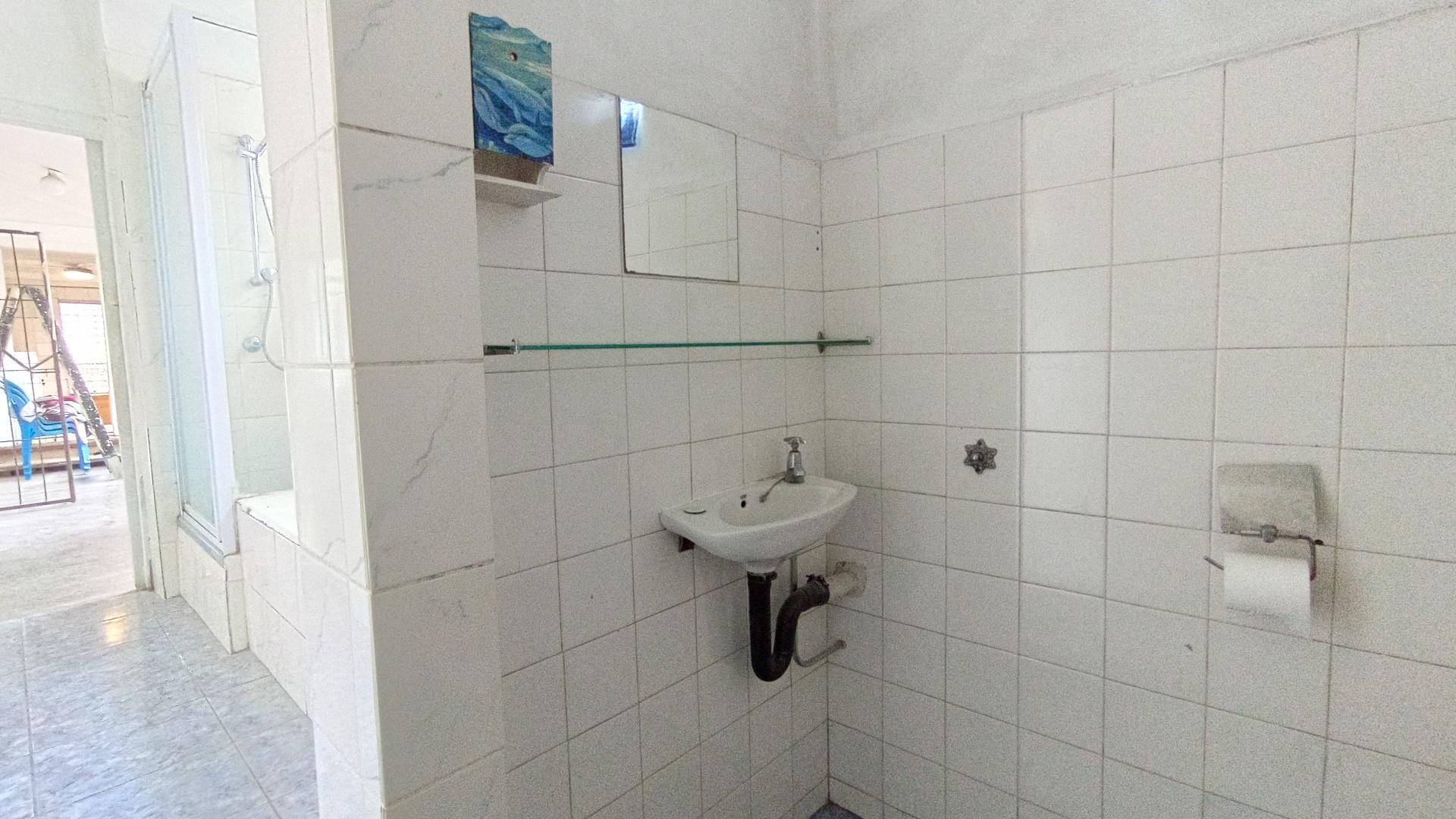 Bathroom 1 - 19 square meters of property in Mount Vernon 