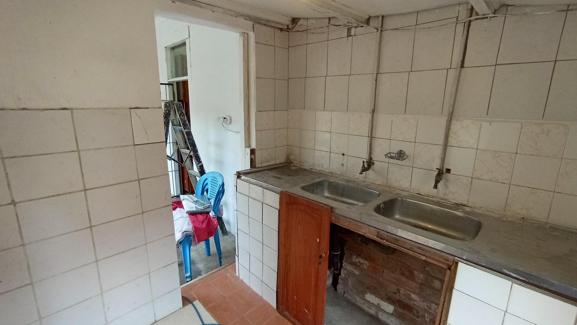 Kitchen - 24 square meters of property in Mount Vernon 