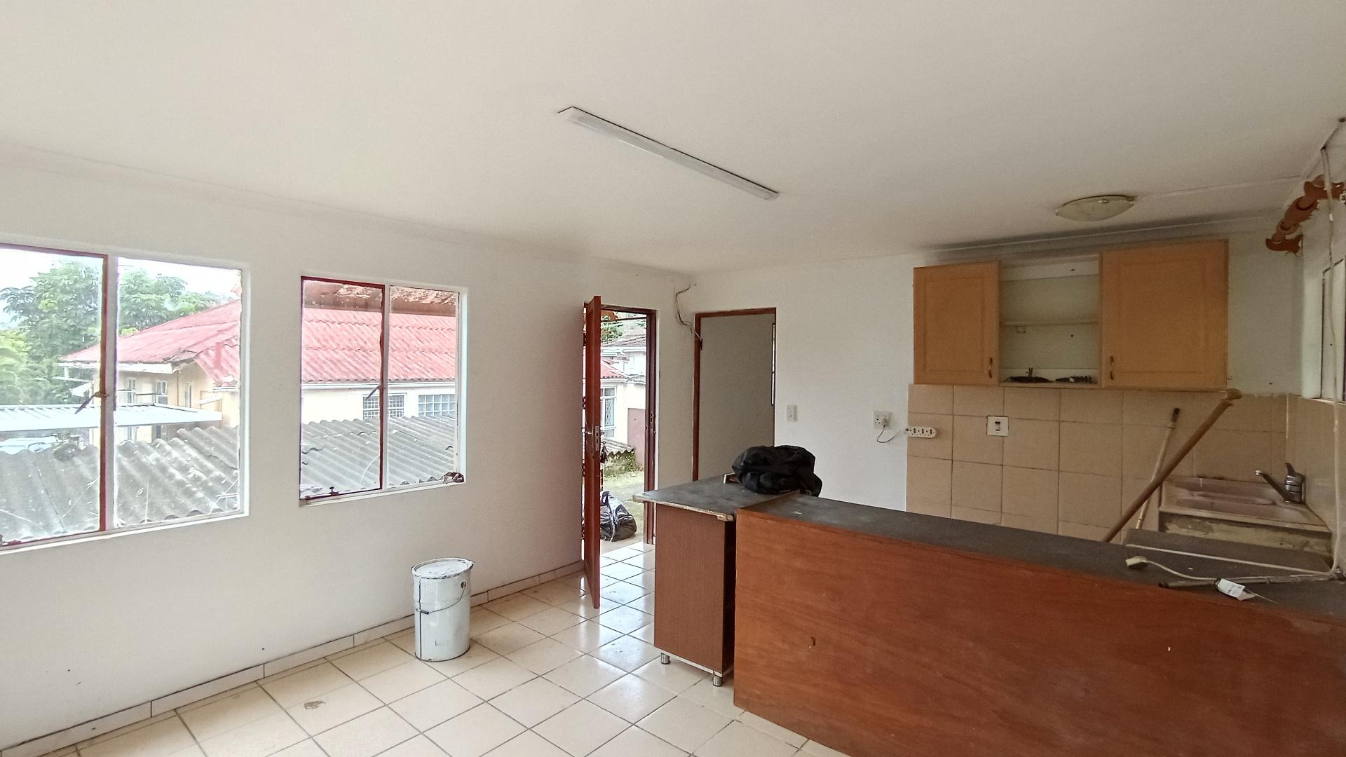Flatlet - 32 square meters of property in Mount Vernon 