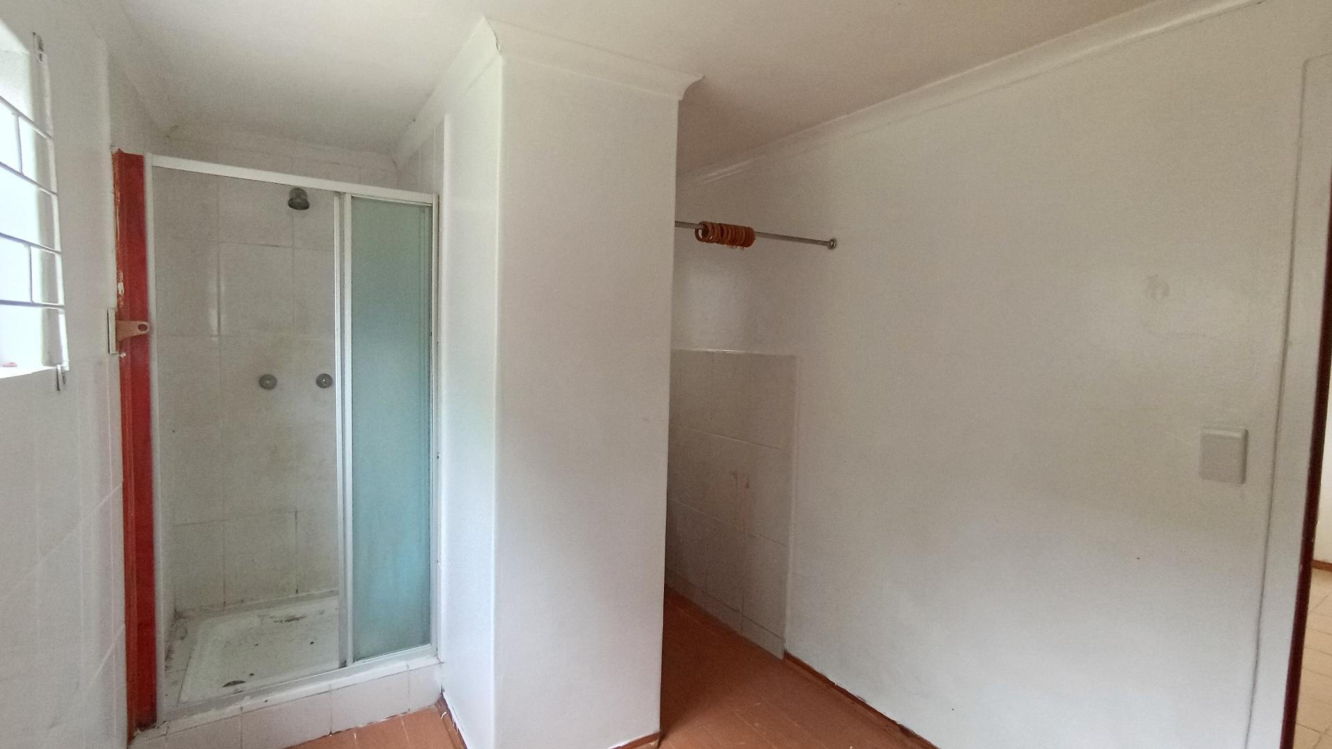 Bathroom 1 - 19 square meters of property in Mount Vernon 