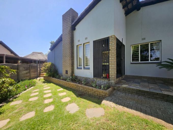 3 Bedroom House for Sale For Sale in Verwoerdpark - MR695240