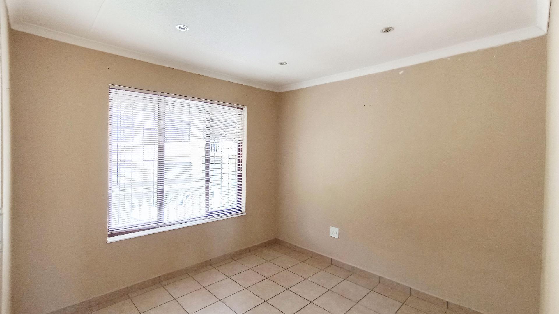 Bed Room 1 - 11 square meters of property in Margate