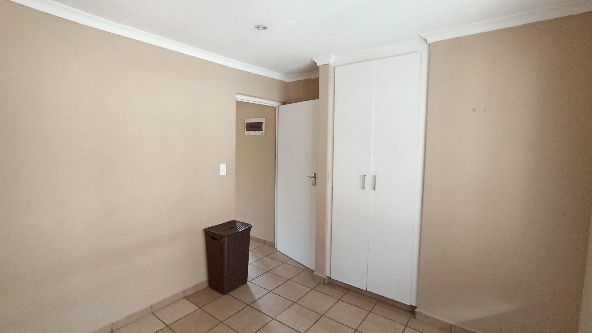 Bed Room 1 - 11 square meters of property in Margate