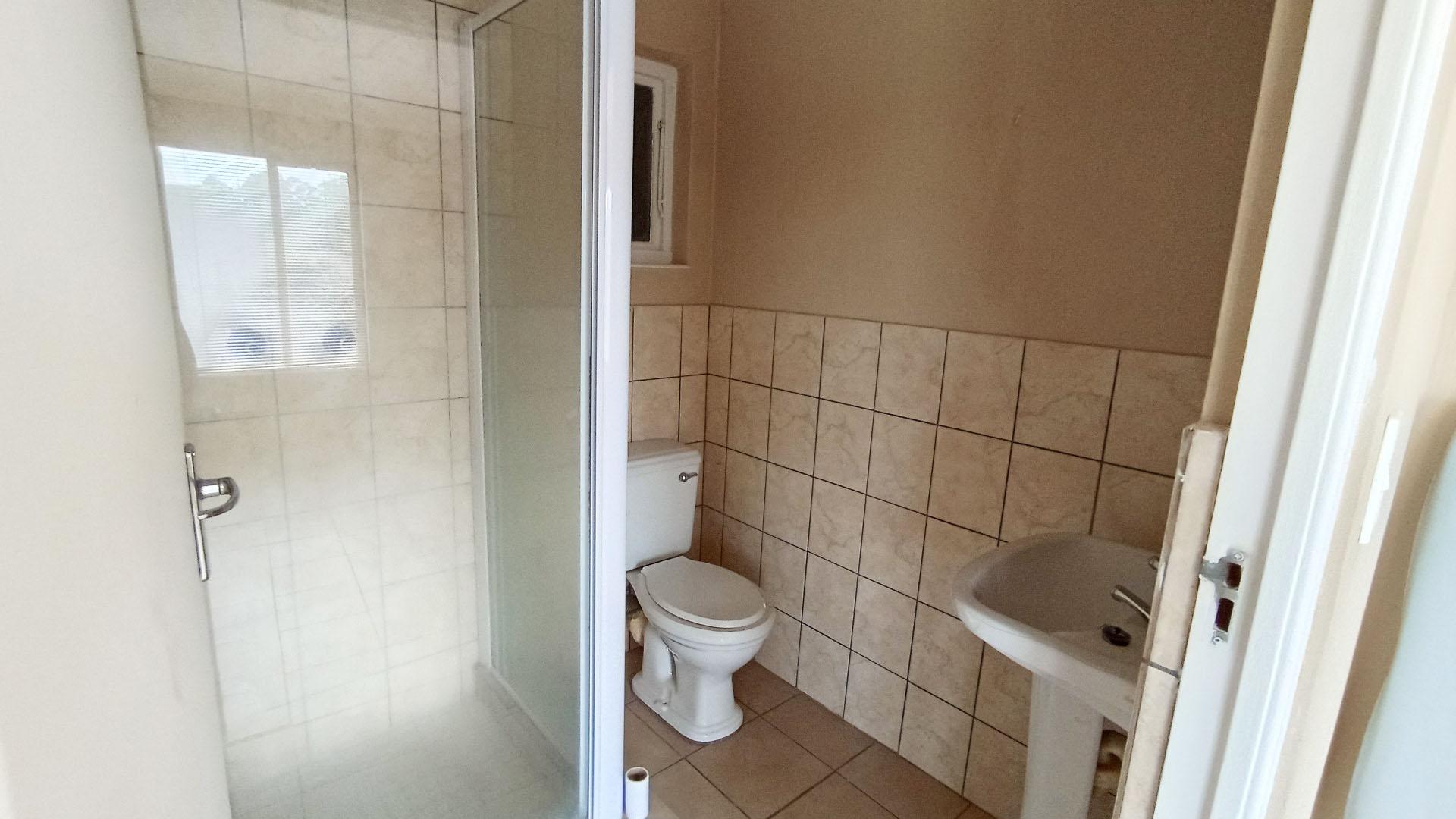 Main Bathroom - 4 square meters of property in Margate