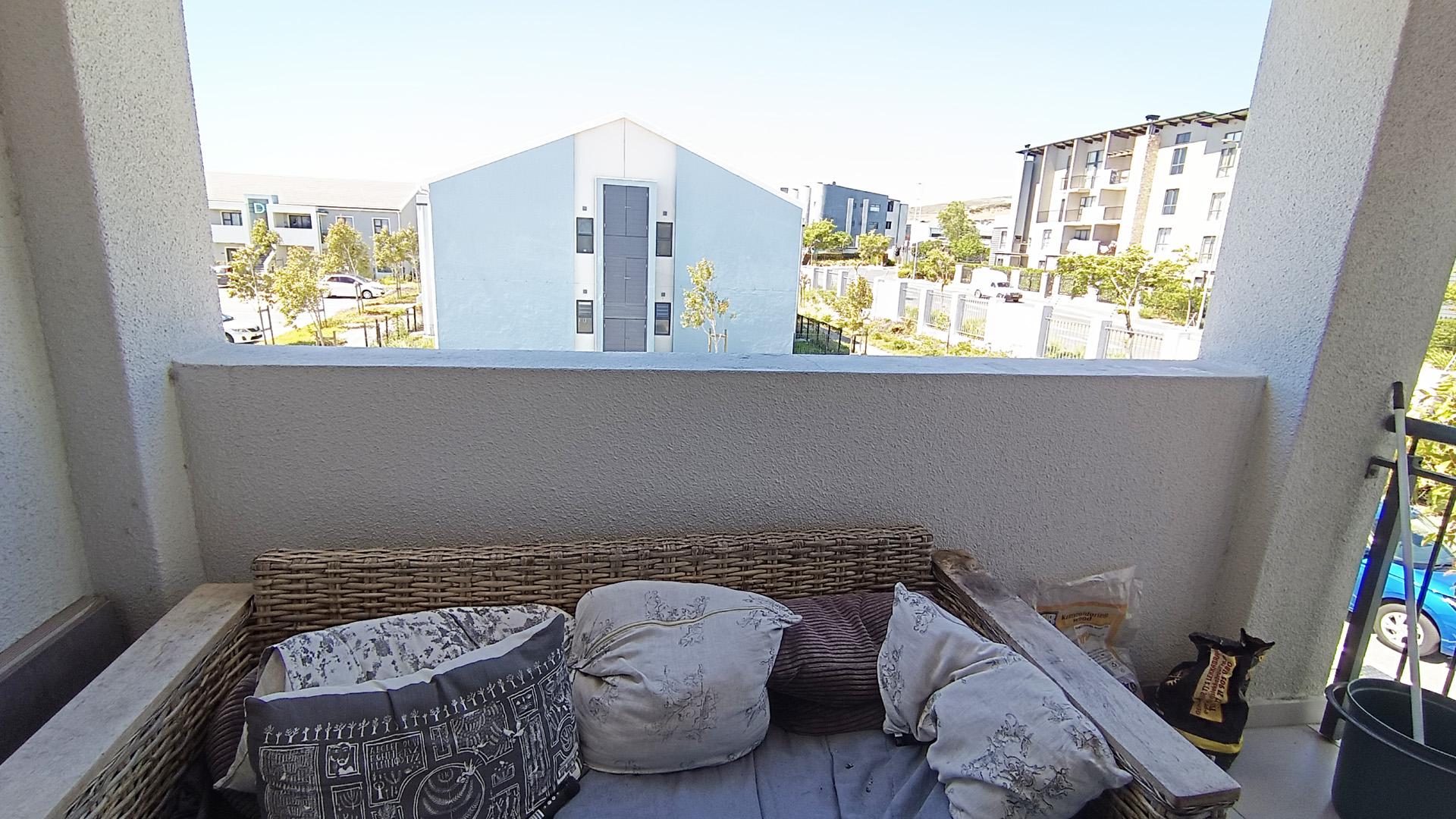 Balcony - 6 square meters of property in Burgundy Estate