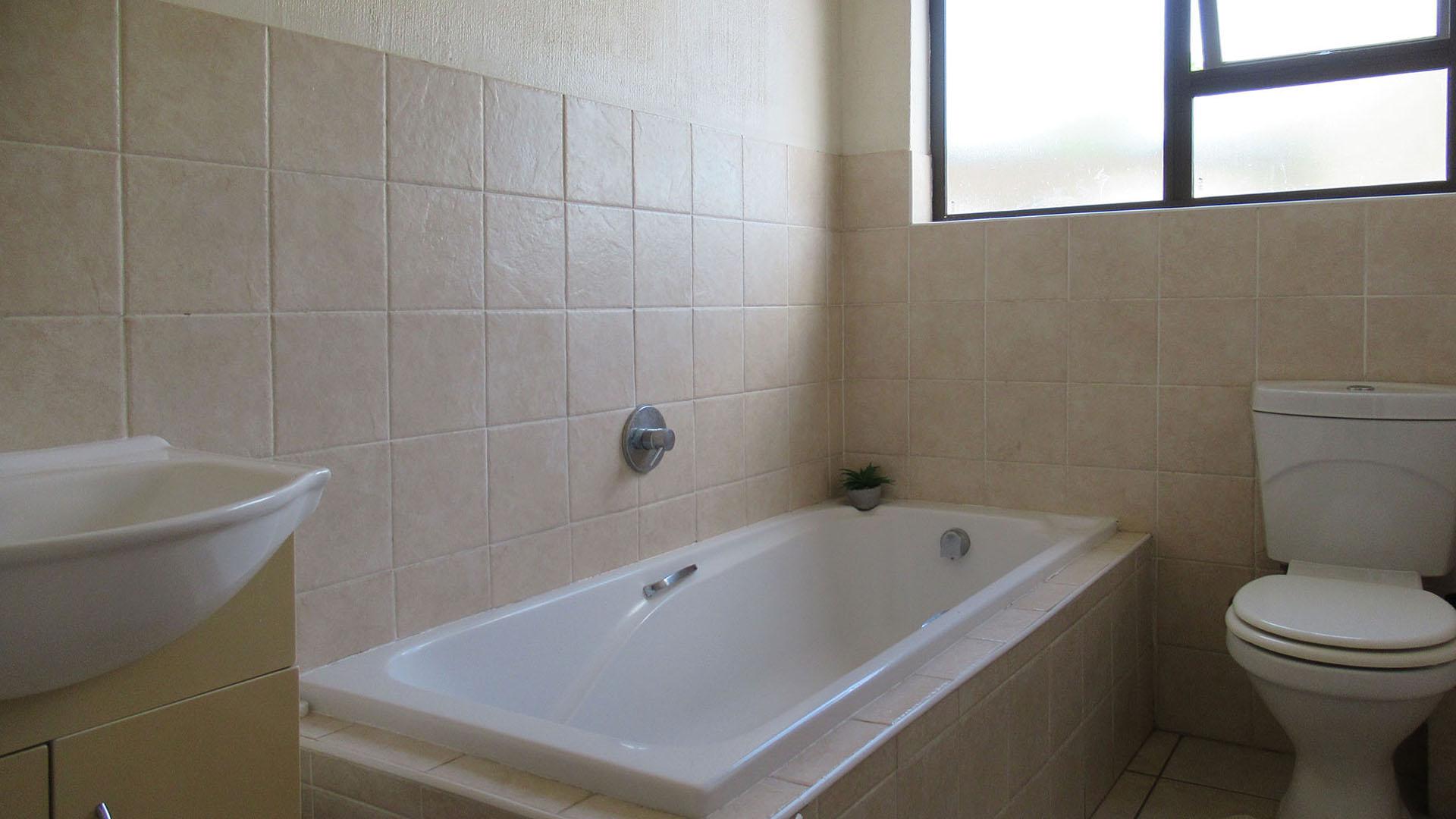 Bathroom 1 - 5 square meters of property in Northwold