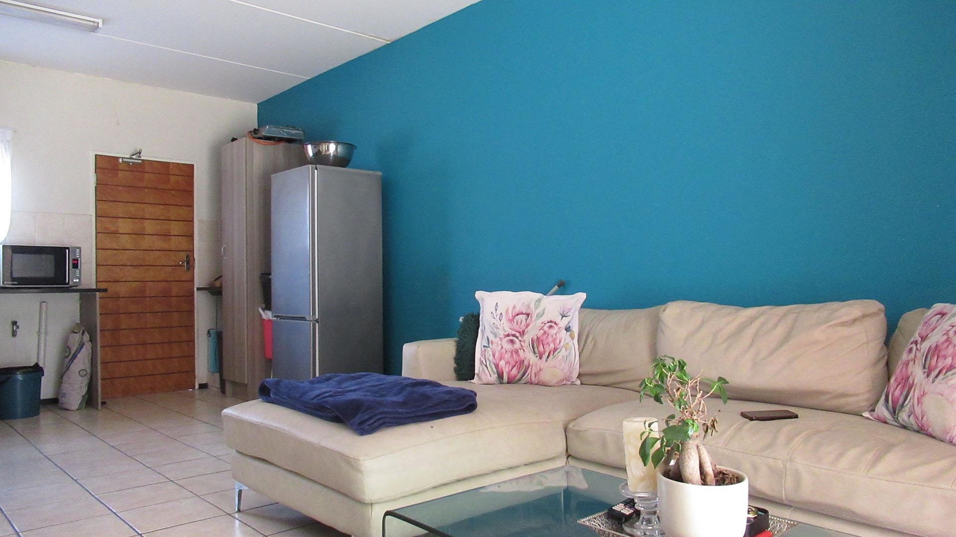 Lounges - 18 square meters of property in Northwold